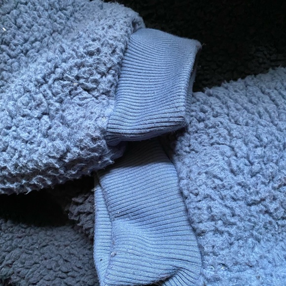 American eagle sweater!! - Picture 3 of 3